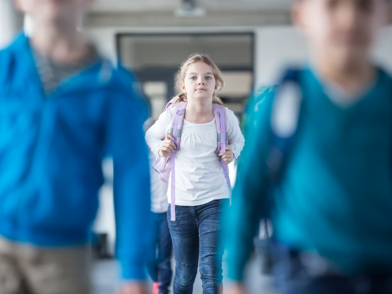 Criança ingressando escola jardins sp